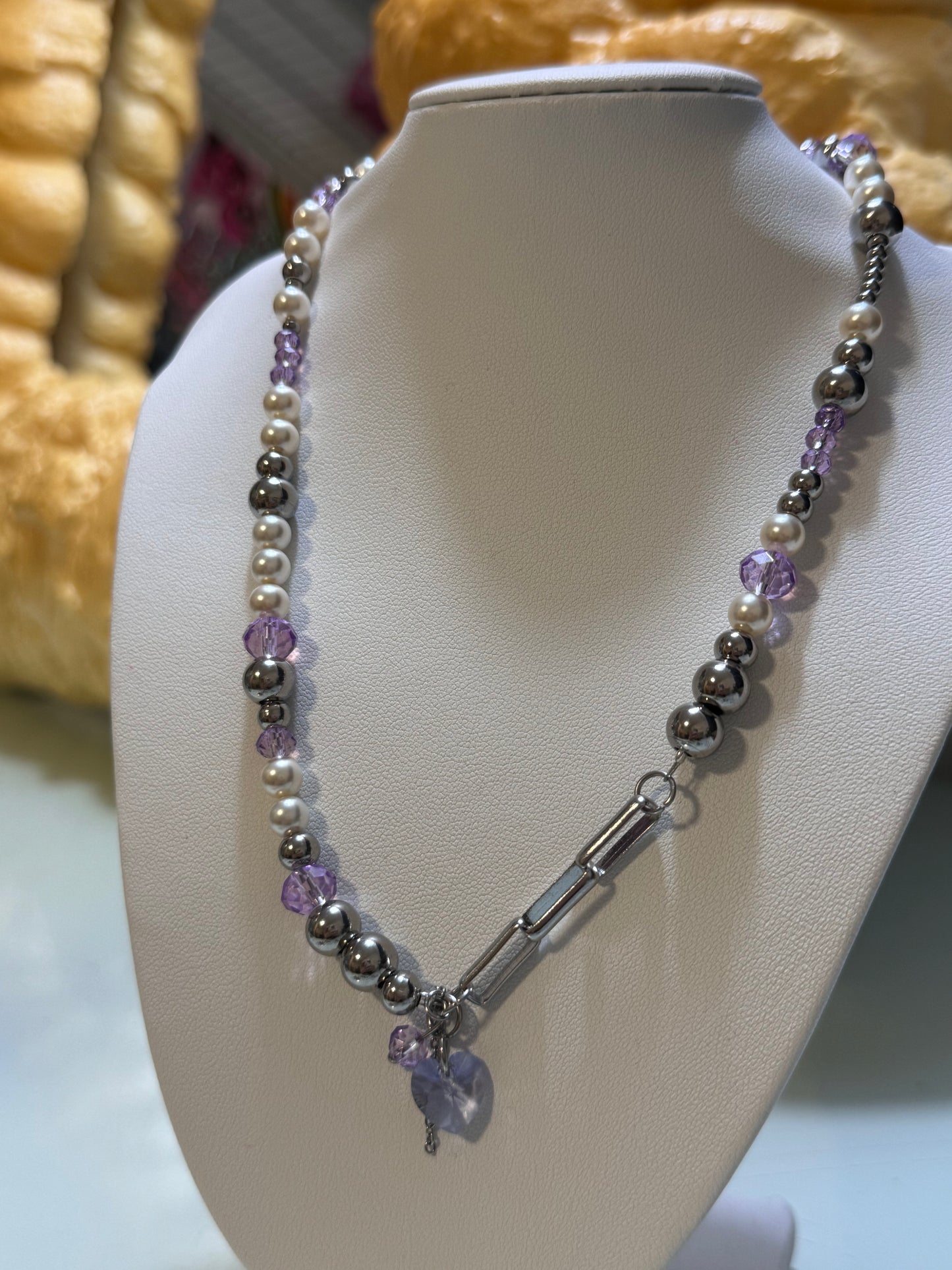 Perlenkette in silber und lila halb Gliederkette