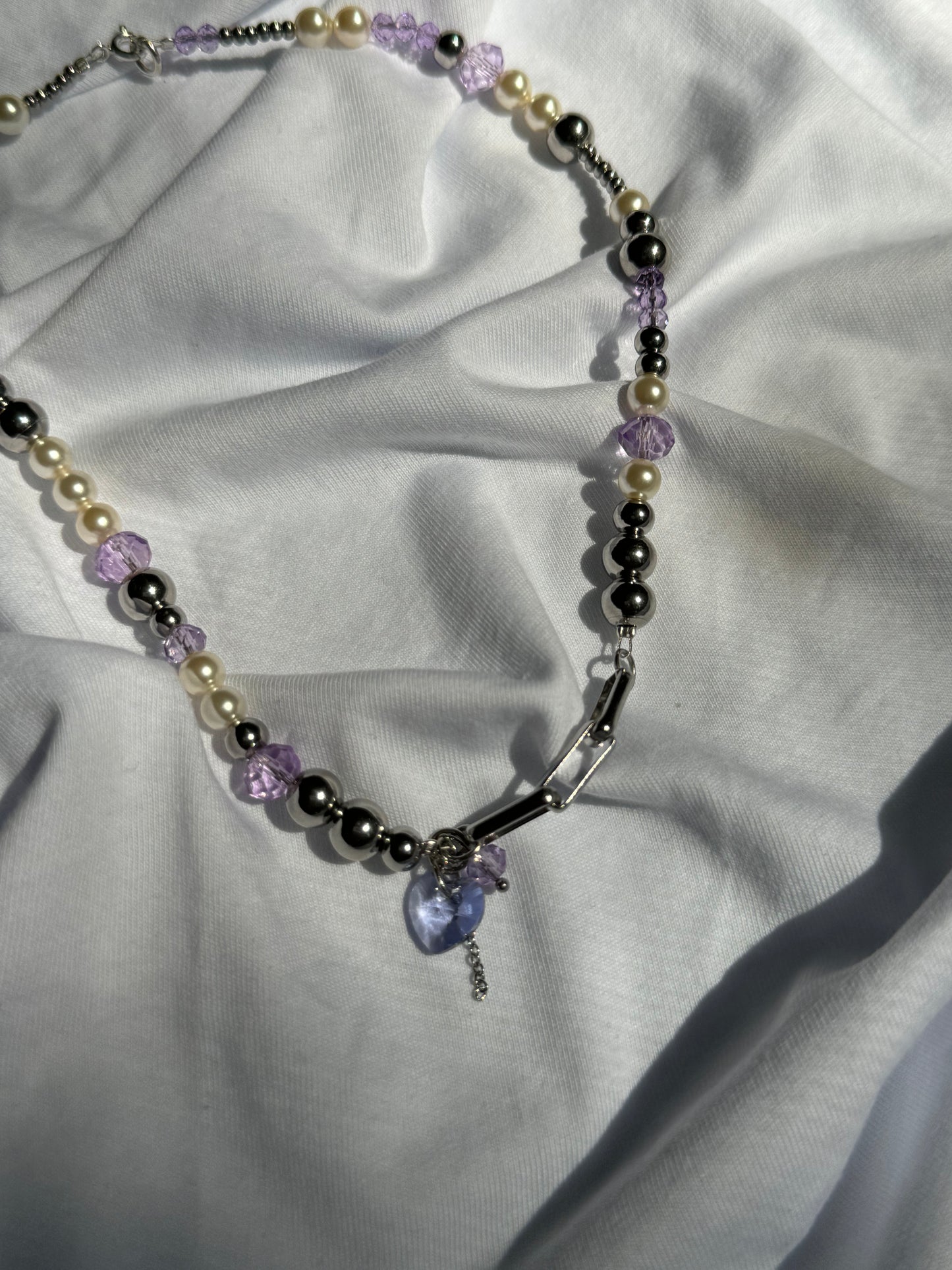 Perlenkette in silber und lila halb Gliederkette