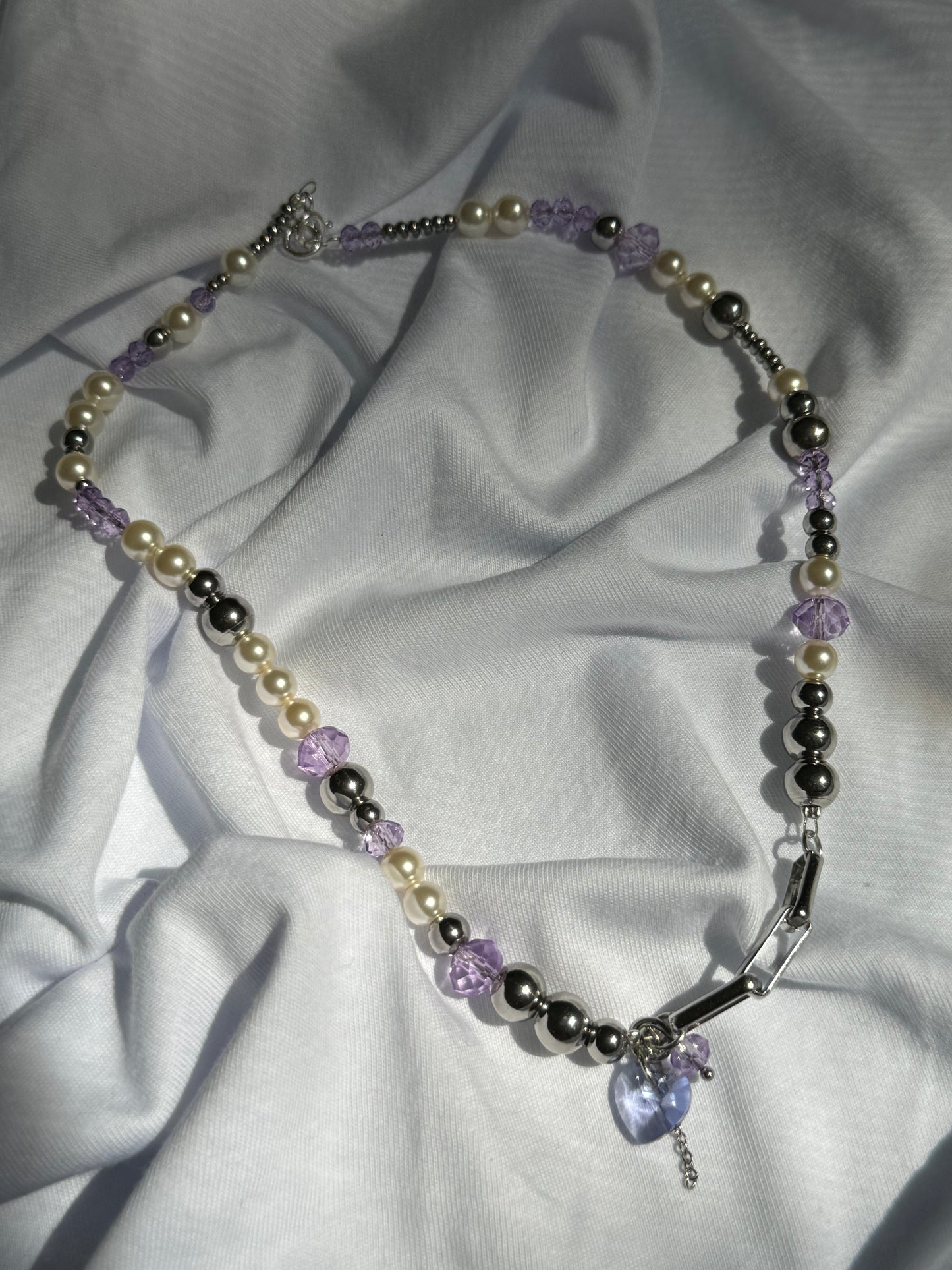 Perlenkette in silber und lila halb Gliederkette
