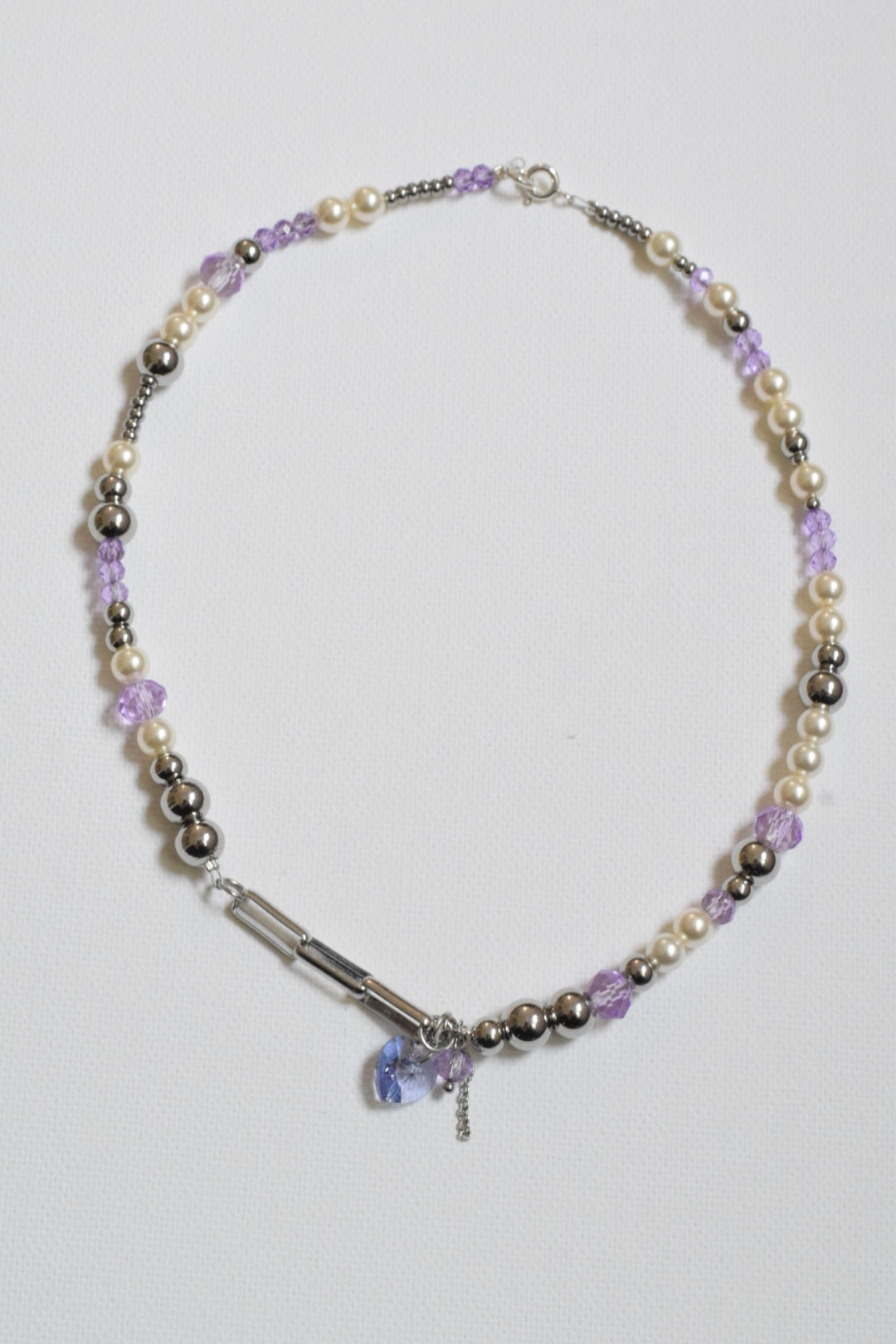 Perlenkette in silber und lila halb Gliederkette