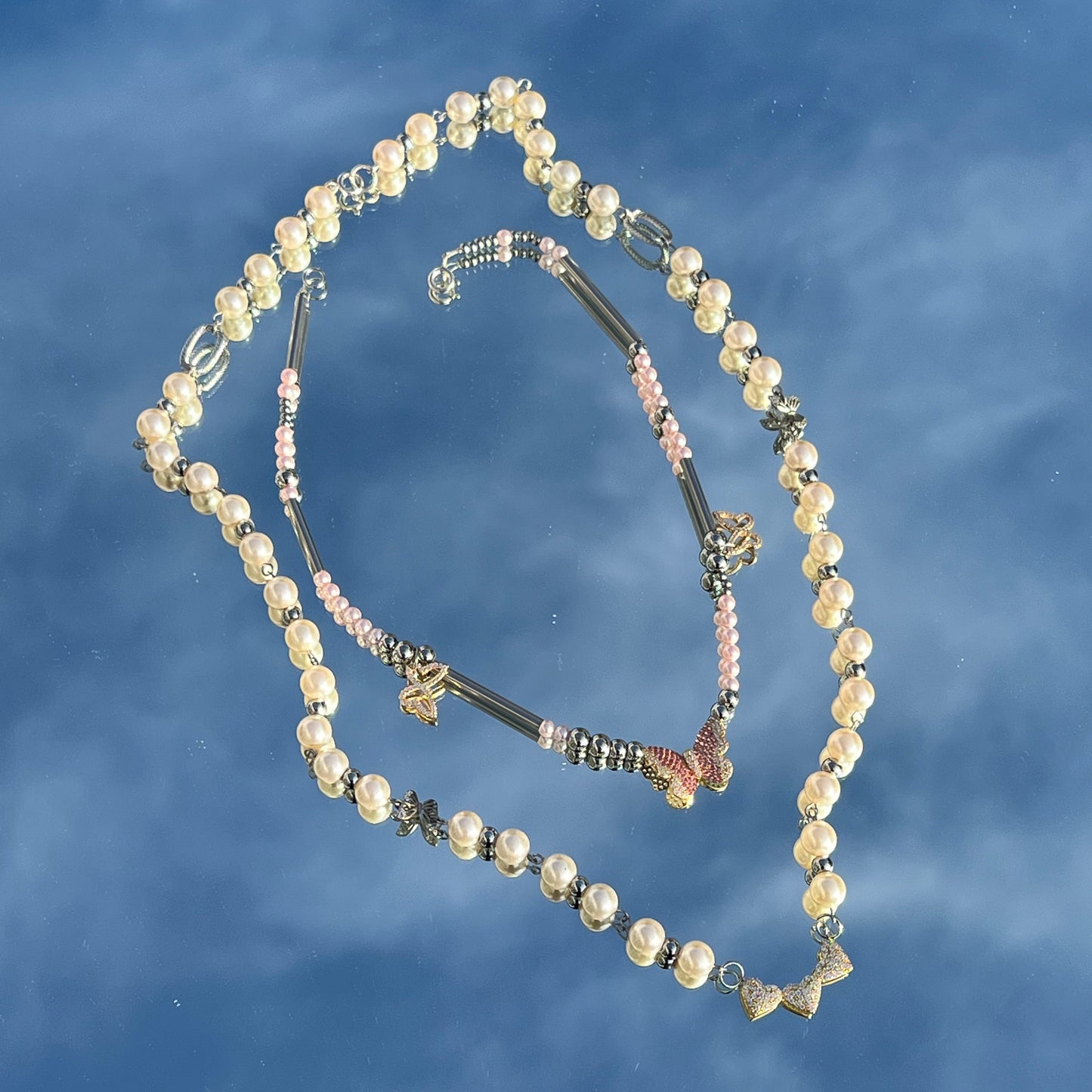 Perlenkette mit Swarovski & Edelstahlperlen – Vergoldete Sterling Silber Schmetterlinge | 36 cm | 6 mm